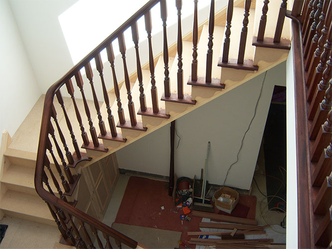 Photo 041 - Handrail and Stairs